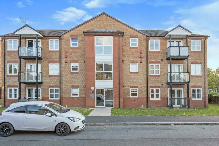3 Bedroom Flat To Rent In Fewston Way, Doncaster, DN4