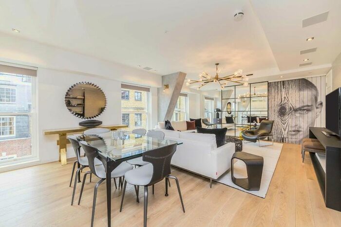 3 Bedroom Flat To Rent In Essex Street, London, WC2R