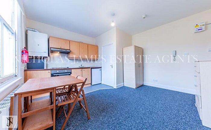 Flat To Rent In Mount View Road, Crouch End, London, N4