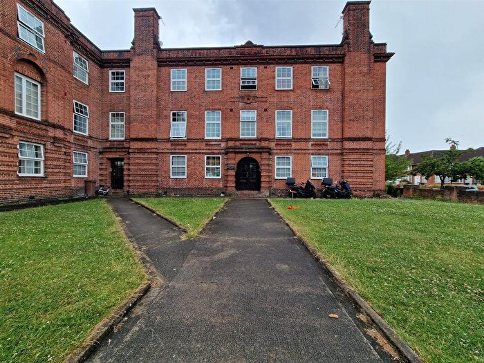 3 Bedroom Flat For Sale In Neeld Crescent, Wembley, HA9