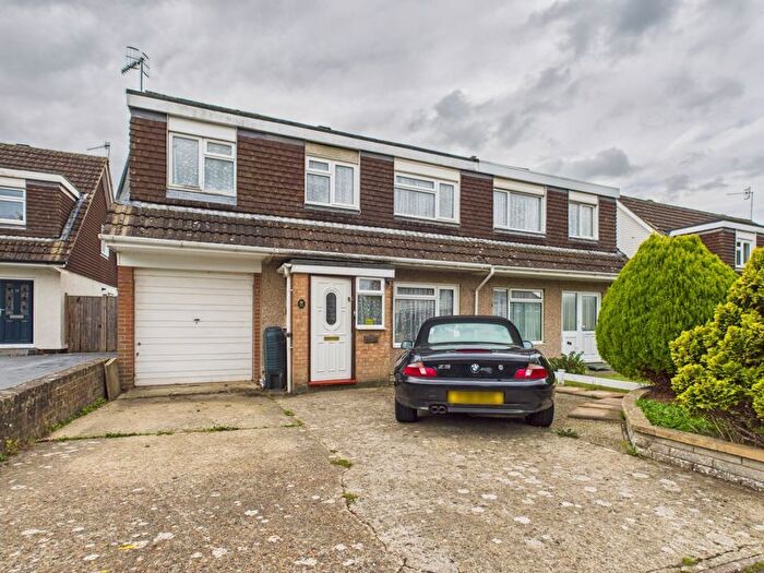 4 Bedroom Semi-detached House For Sale In Longmead Way, Tonbridge, TN10