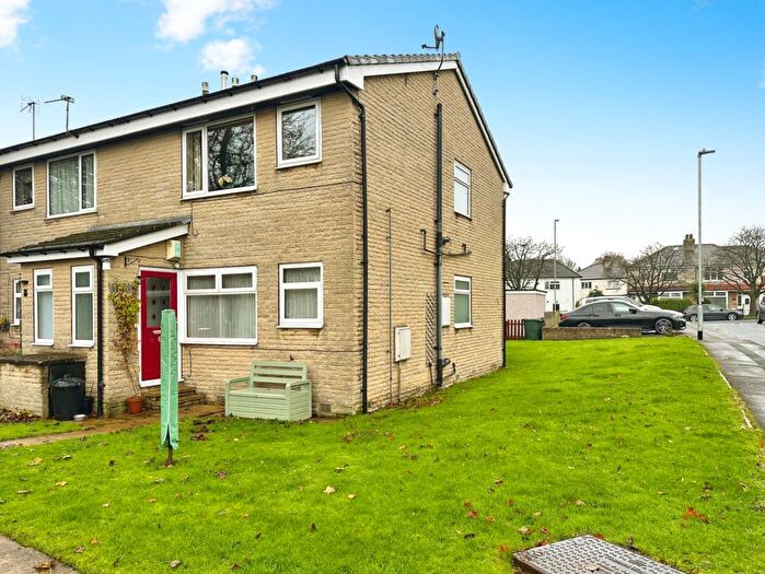 1 Bedroom Flat For Sale In Fairburn Gardens, Bradford, BD2