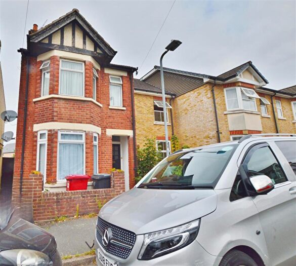 1 Bedroom Maisonette For Sale In B Henry RoadSloughBerkshire, SL1