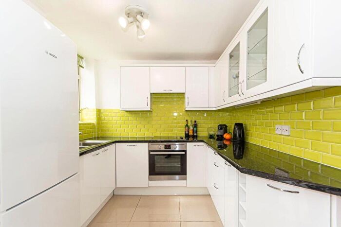 2 Bedroom Terraced House To Rent In Evesham Way, Battersea, SW11