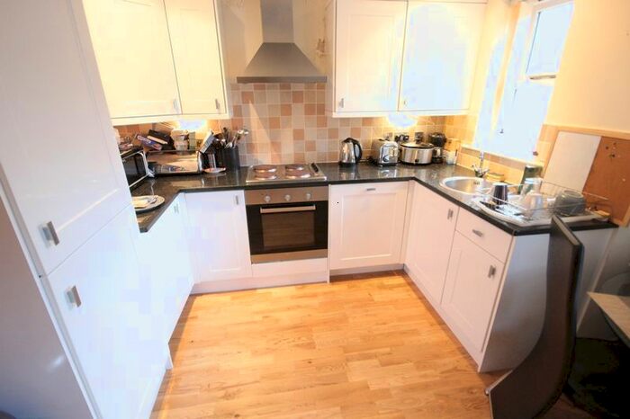 2 Bedroom Flat To Rent In Cumberland Road, Hyde Park, Leeds LS6