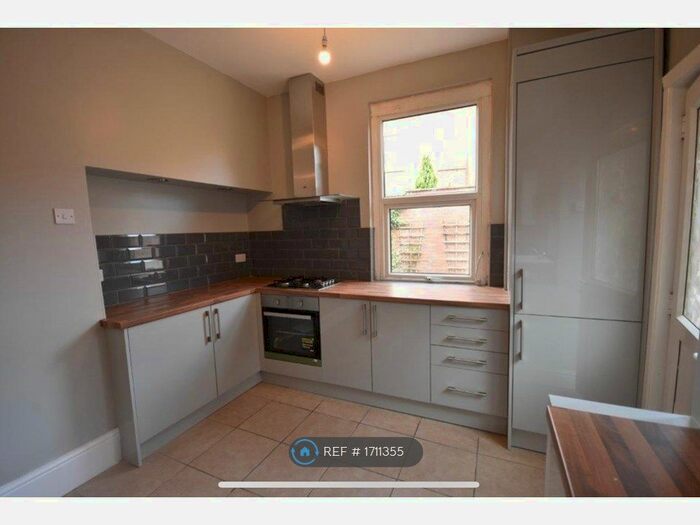 3 Bedroom Semi-Detached House To Rent In Clive Road, Oxton, CH43