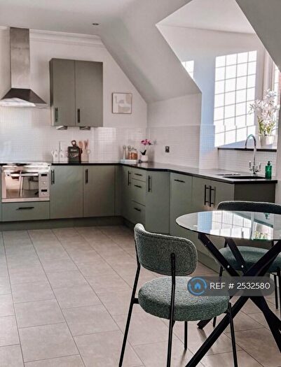 3 Bedroom Flat To Rent In Hatchford Manor, Cobham, KT11