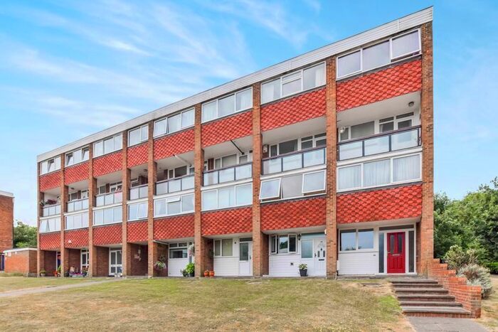 2 Bedroom Flat To Rent In Edgewood Drive, Green Street Green, Orpington, BR6