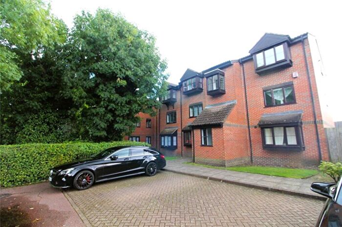 1 Bedroom Apartment For Sale In Gladbeck Way, Enfield, EN2