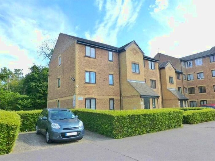 2 Bedroom Flat To Rent In Burket Close, Southall, UB2