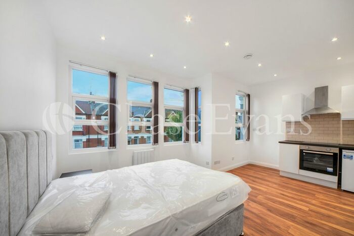 Studio To Rent In Larch Road, Cricklewood, London, NW2