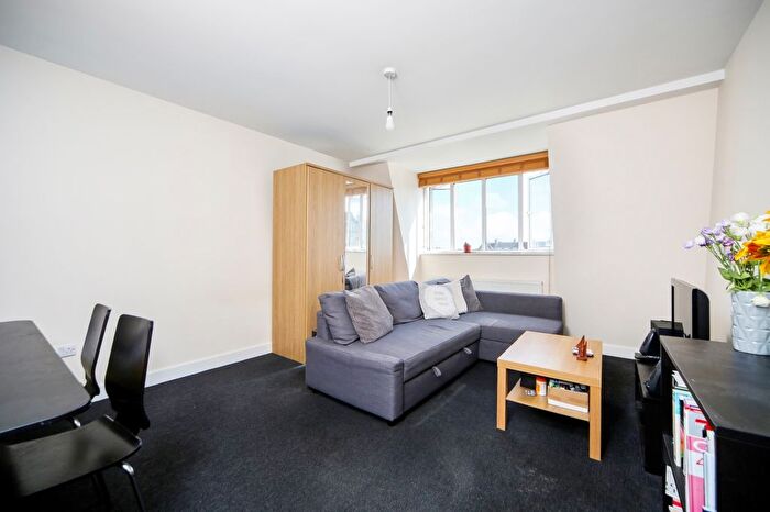 2 Bedroom Flat To Rent In Holloway Road, London, N7
