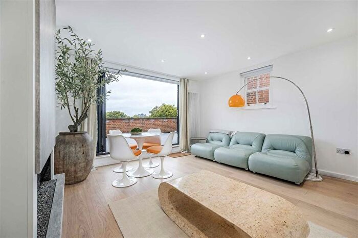 2 Bedroom Flat To Rent In Embankment Gardens, London, SW3