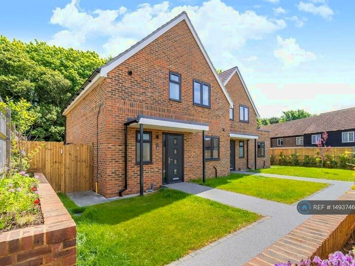 3 Bedroom Semi-Detached House To Rent In Glynn Road, Peacehaven, BN10