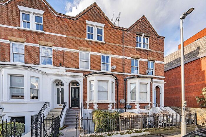 2 Bedroom Flat For Sale In Burstock Road, Putney, London, SW15