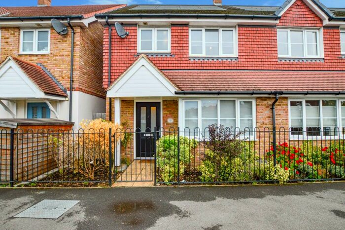 4 Bedroom End Of Terrace House To Rent In Ambleside Avenue, Walton-on-Thames, KT12
