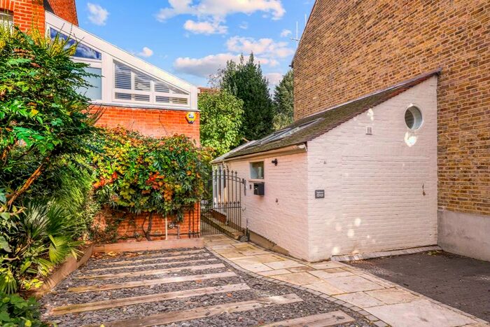 5 Bedroom Semi-Detached House To Rent In Feltham Avenue, East Molesey, Surrey, KT8