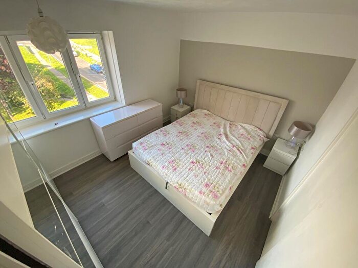 2 Bedroom Flat To Rent In Donald Hall Road, BN2