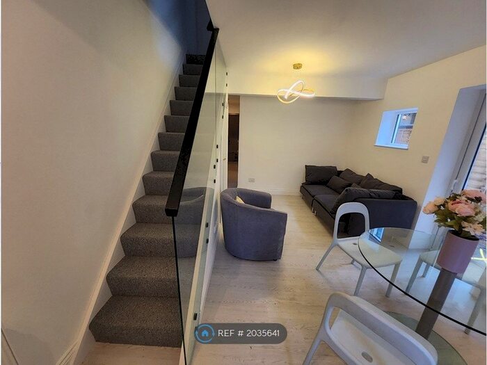 3 Bedroom Terraced House To Rent In The Avenue, Southampton, SO17