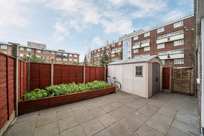2 Bedroom Flat For Sale In Ellsworth Street, London, E2