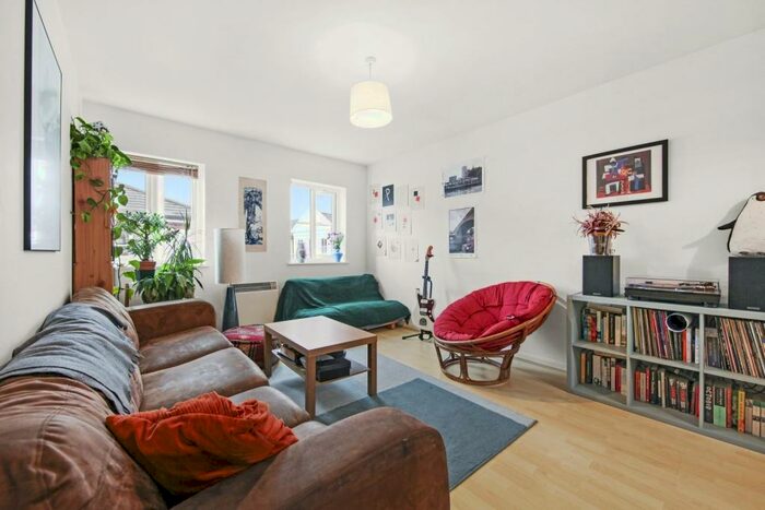 1 Bedroom Flat To Rent In Vestry Mews, Camberwell, SE5