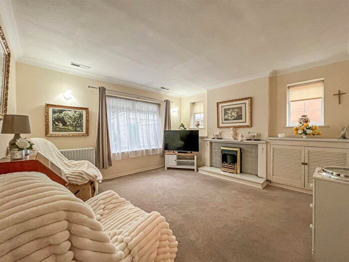 3 Bedroom Detached Bungalow For Sale In Woodland Avenue, Hutton, Brentwood, CM13