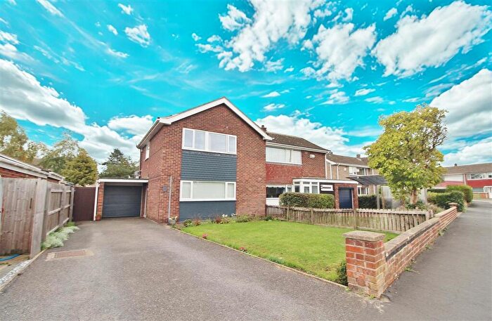 3 Bedroom Semi-Detached House For Sale In Redcliffe Road, Grantham, NG31