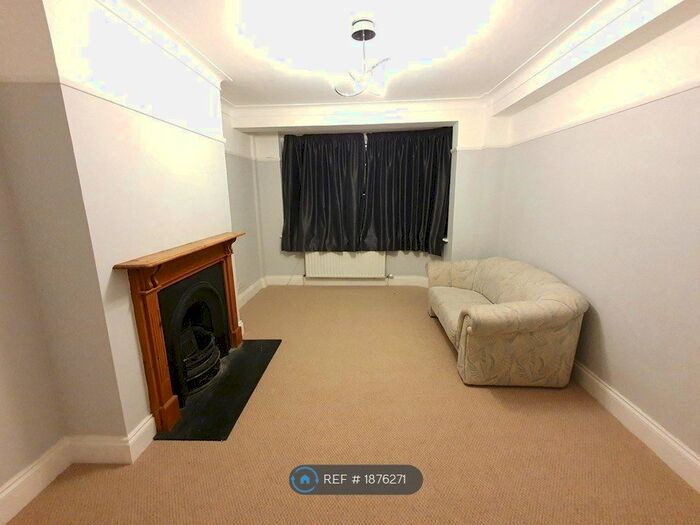 2 Bedroom Flat To Rent In Edge Hill, London, SW19
