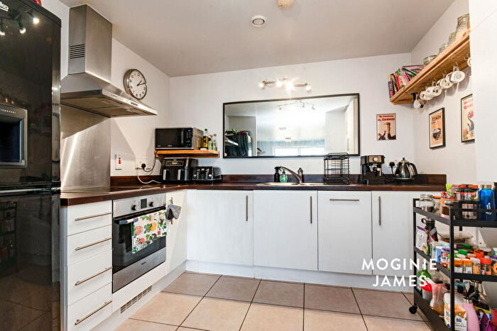 2 Bedroom Flat To Rent In Heol Glan Rheidol, Cardiff, CF10