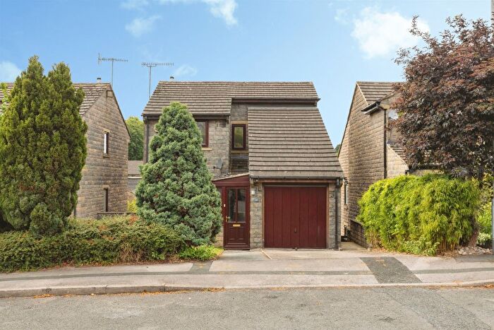 4 Bedroom Detached House For Sale In Ling Park Avenue, Wilsden, Bradford, BD15