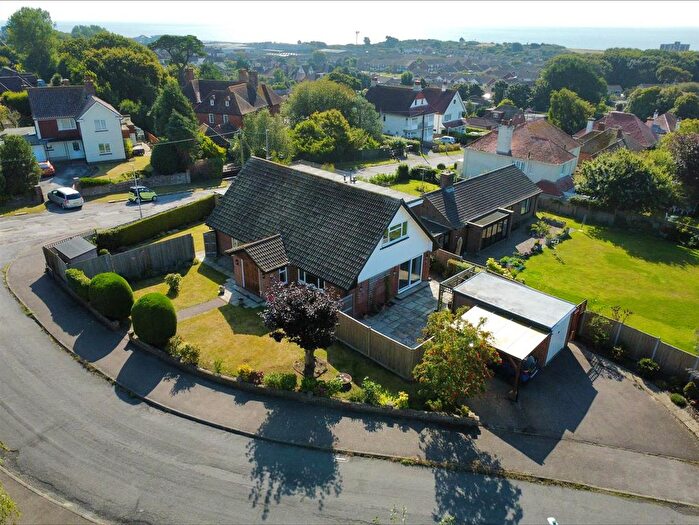 4 Bedroom Chalet For Sale In Tiverton Drive, Bexhill-On-Sea, TN40