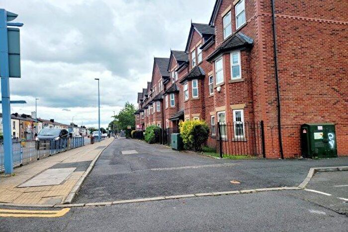 2 Bedroom Flat To Rent In Manchester Road East, Manchester, M38