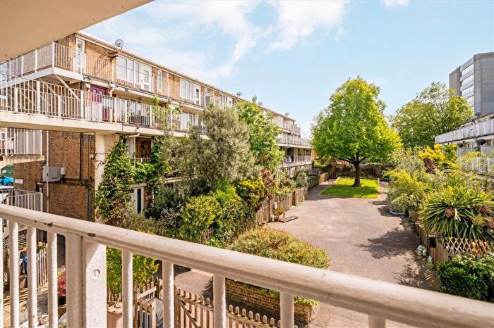 2 Bedroom Maisonette To Rent In Cadbury Way, Bermondsey, SE16