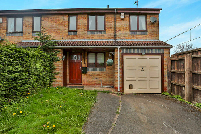 4 Bedroom Semi-Detached House To Rent In Lakeland Avenue, Hucknall, Nottingham, NG15