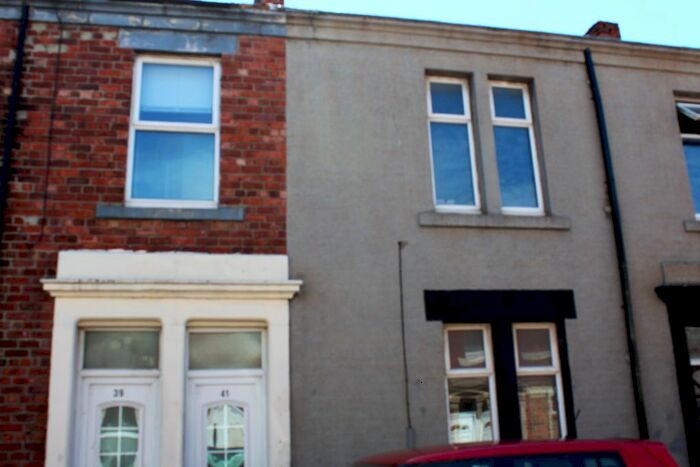 3 Bedroom Flat To Rent In Ripon Street, Gateshead, NE8