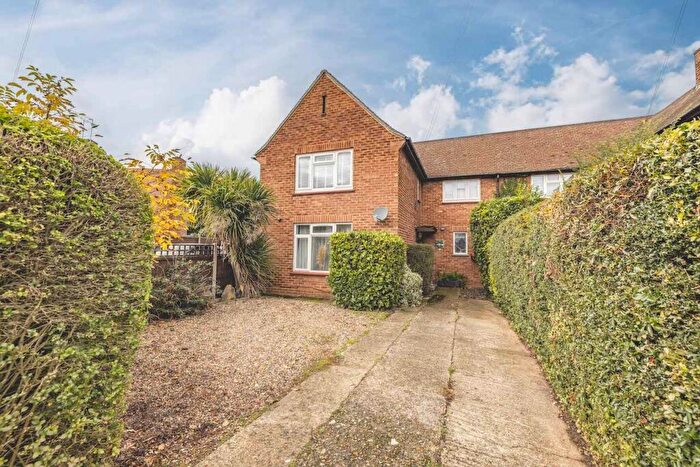 2 Bedroom Maisonette For Sale In Montrose Way, Datchet, SL3