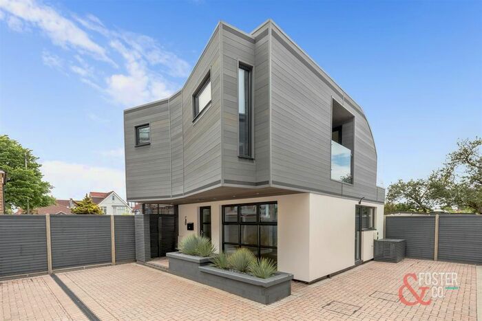 2 Bedroom Property To Rent In Hogarth Road, Hove, BN3