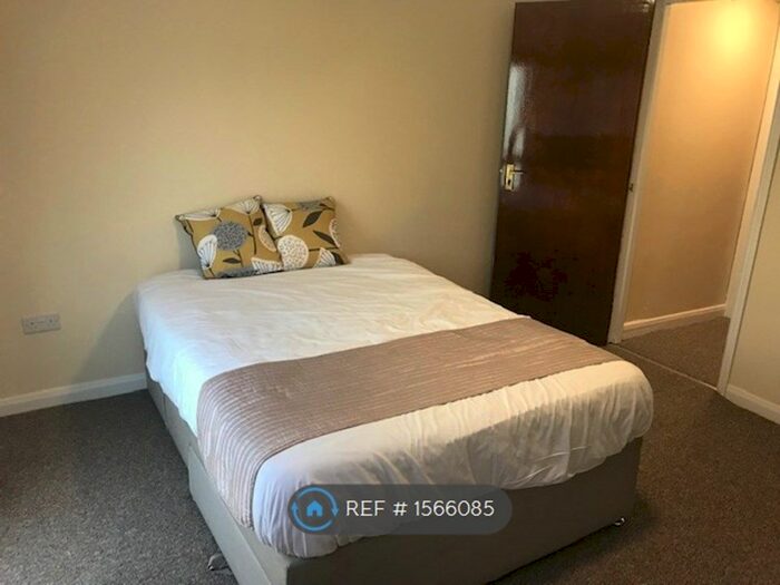 Studio To Rent In Belmont Road, London, N15