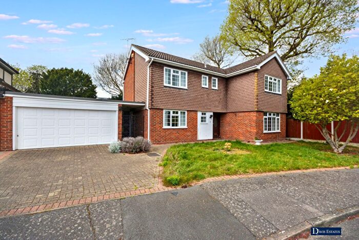 4 Bedroom Detached House For Sale In Yevele Way, Emerson Park, Hornchurch, RM11