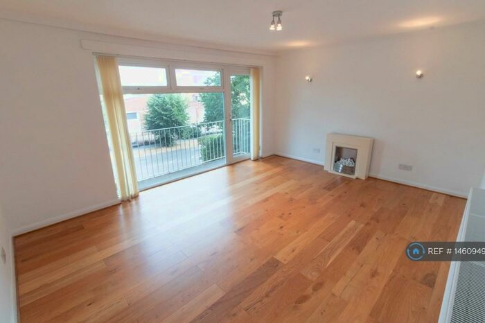 1 Bedroom Flat To Rent In Warham Road, South Croydon, CR2