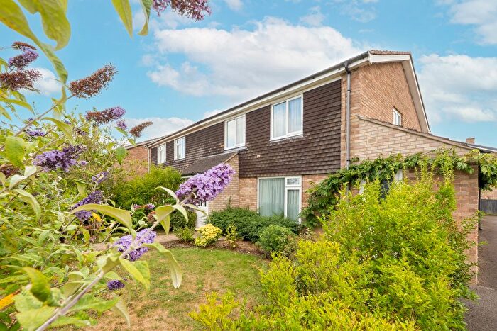 4 Bedroom Semi-Detached House For Sale In Chandler Close, Bampton, Oxfordshire, OX18