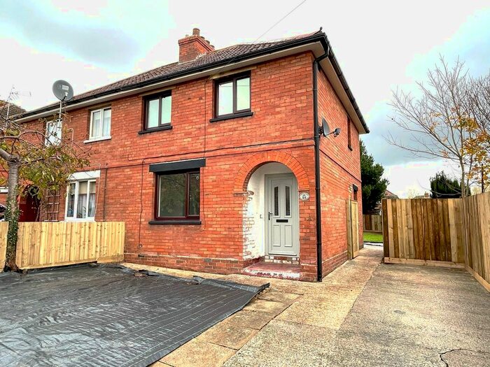 3 Bedroom Semi-Detached House To Rent In Lyngford Place, Taunton, TA2