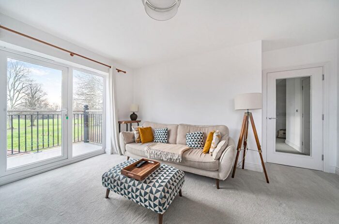 2 Bedroom Flat For Sale In Aspen Road, High Wycombe, Buckinghamshire, HP10