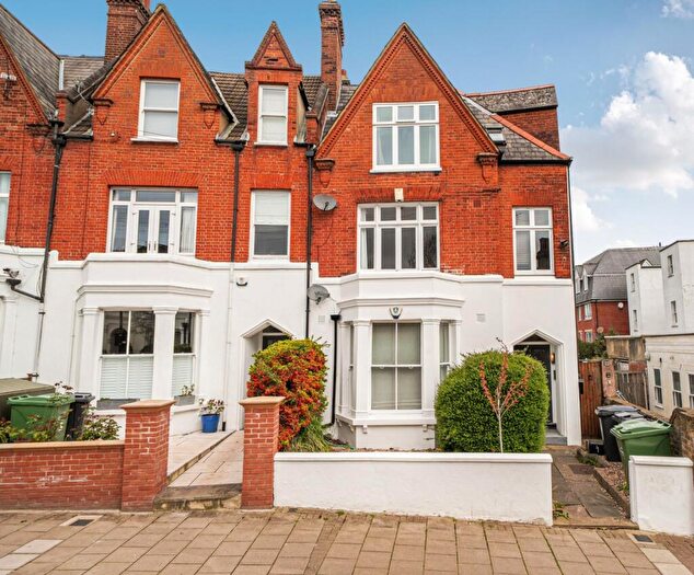 2 Bedroom Flat For Sale In Deronda Road, London, SE24