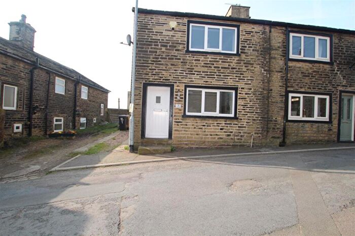 2 Bedroom Cottage To Rent In Upper Lane, Northowram, Halifax, HX3