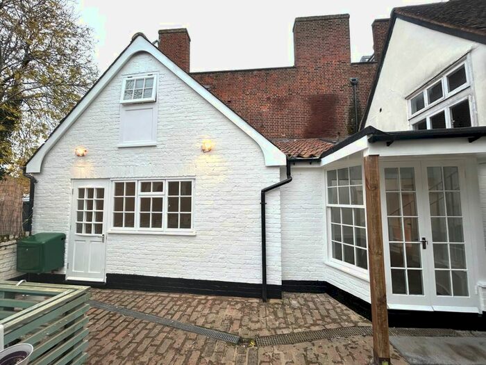 2 Bedroom Property To Rent In New Road, Ware, SG12