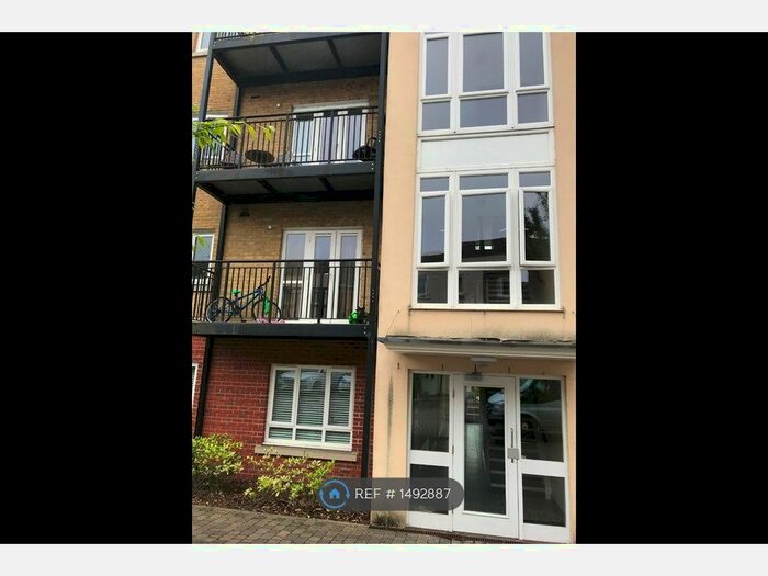2 Bedroom Flat To Rent In Tadros Court, High Wycombe, HP13