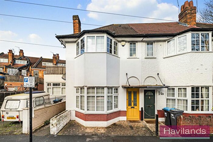 2 Bedroom End Of Terrace House For Sale In Queens Avenue, London, N21