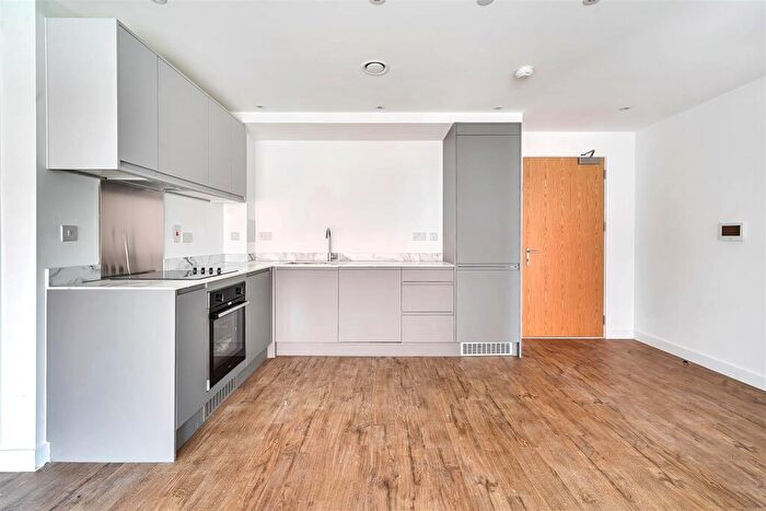 2 Bedroom Apartment To Rent In Phoenix, Saxton Lane, Leeds, LS9