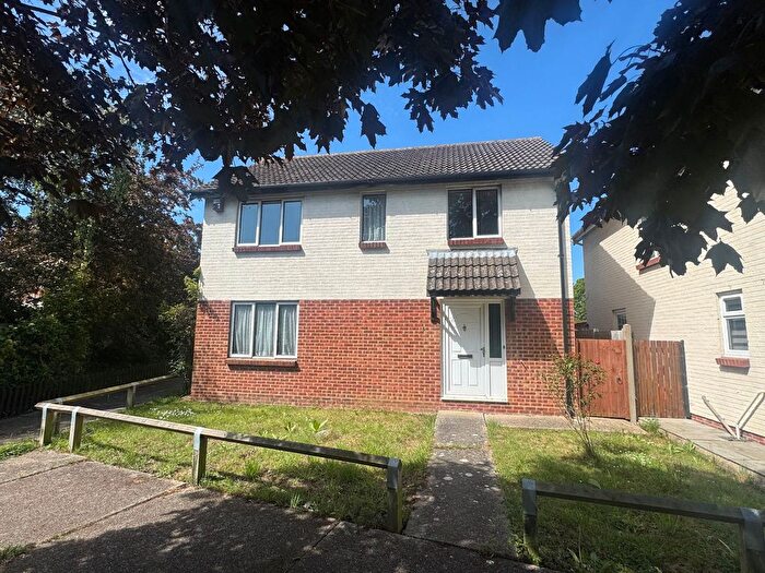 4 Bedroom Detached House For Sale In St. Georges Walk, Benfleet, SS7